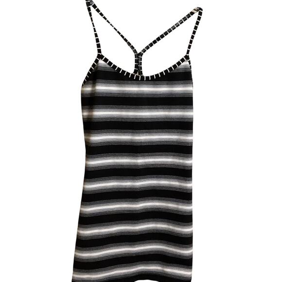 Lululemon Top Women’s Size 6 Black White Stripe Yoga Razor Back Bra Activewear - Picture 2 of 8